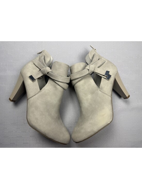 Jennifer Lopez Shoes - Jennifer Lopez Women’s Size 10 Beige Cutout Ankle Boots High Heel Zip Strappy